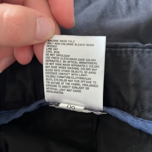 Uniqlo Men’s Black Bermuda Shorts (Waist 30-33) - Picture 7 of 7